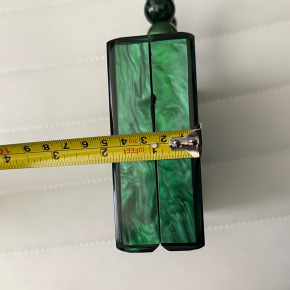 Elegant Green Handbag with Beaded Handle - Picture 12 of 13